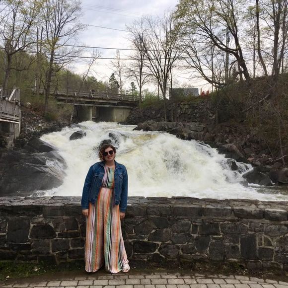 Meet your Posher, Laura - Picture 1 of 1